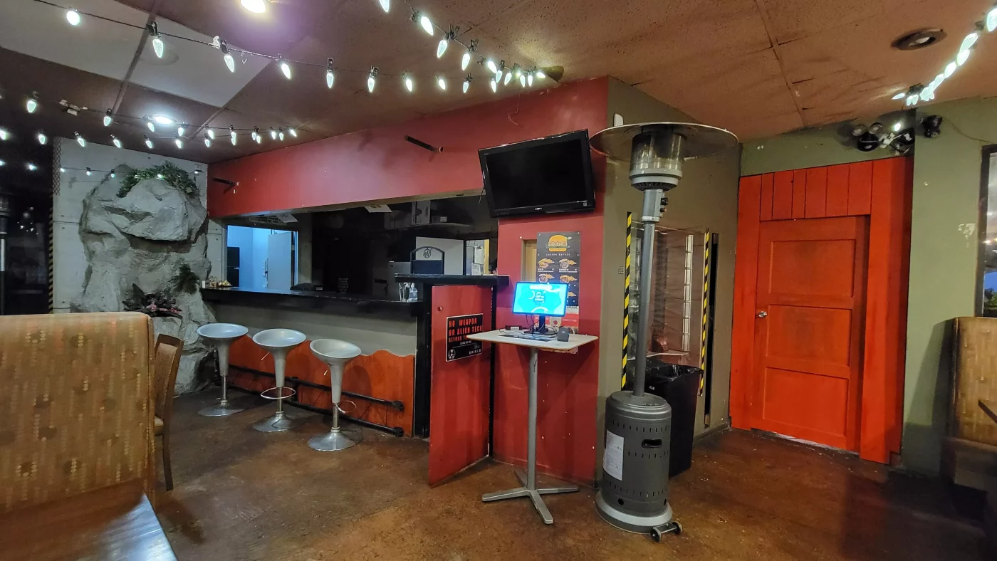 Quickys Cafe next to Sake Grill before Arcane Maid Cafe restoration