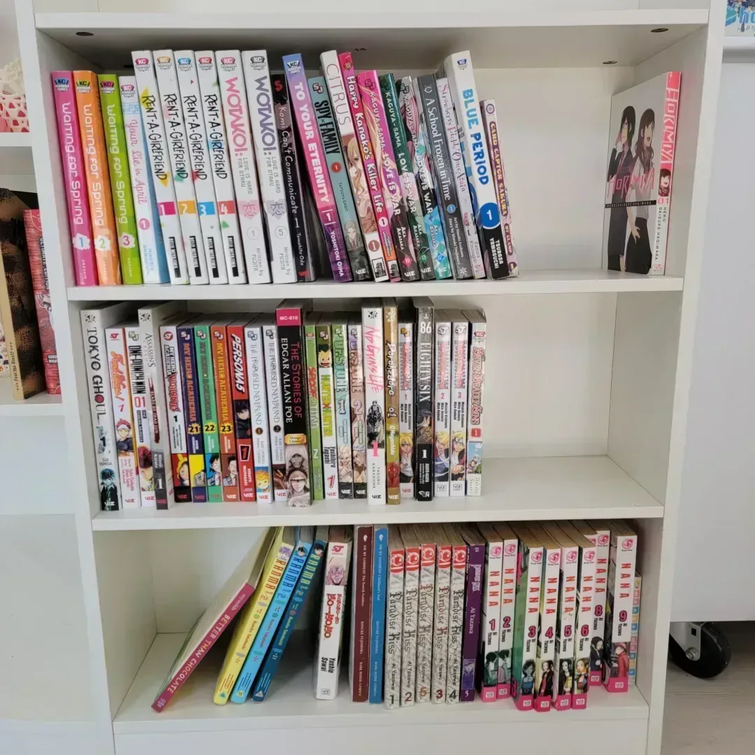 We added a bunch of new Manga books to our maid cafe! 📝✨