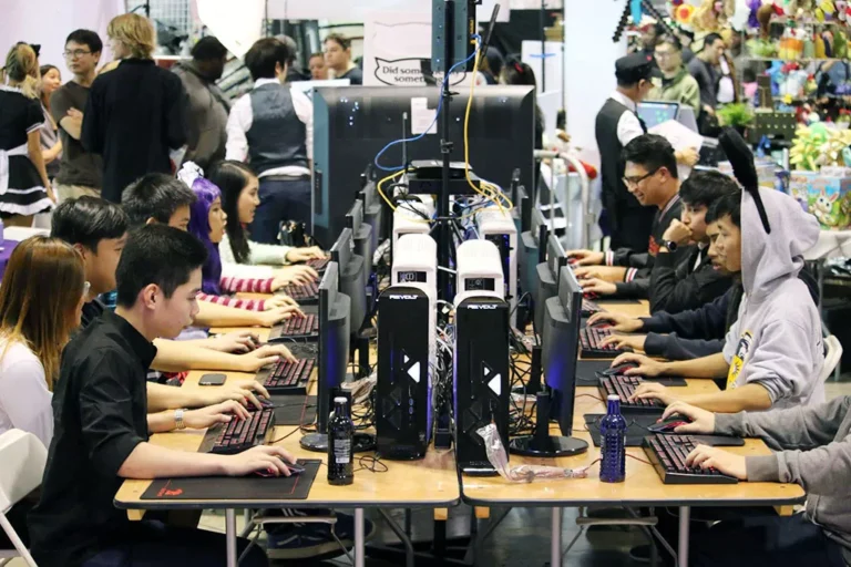 Guests playing PC games at an Arcane Maid Café pop-up